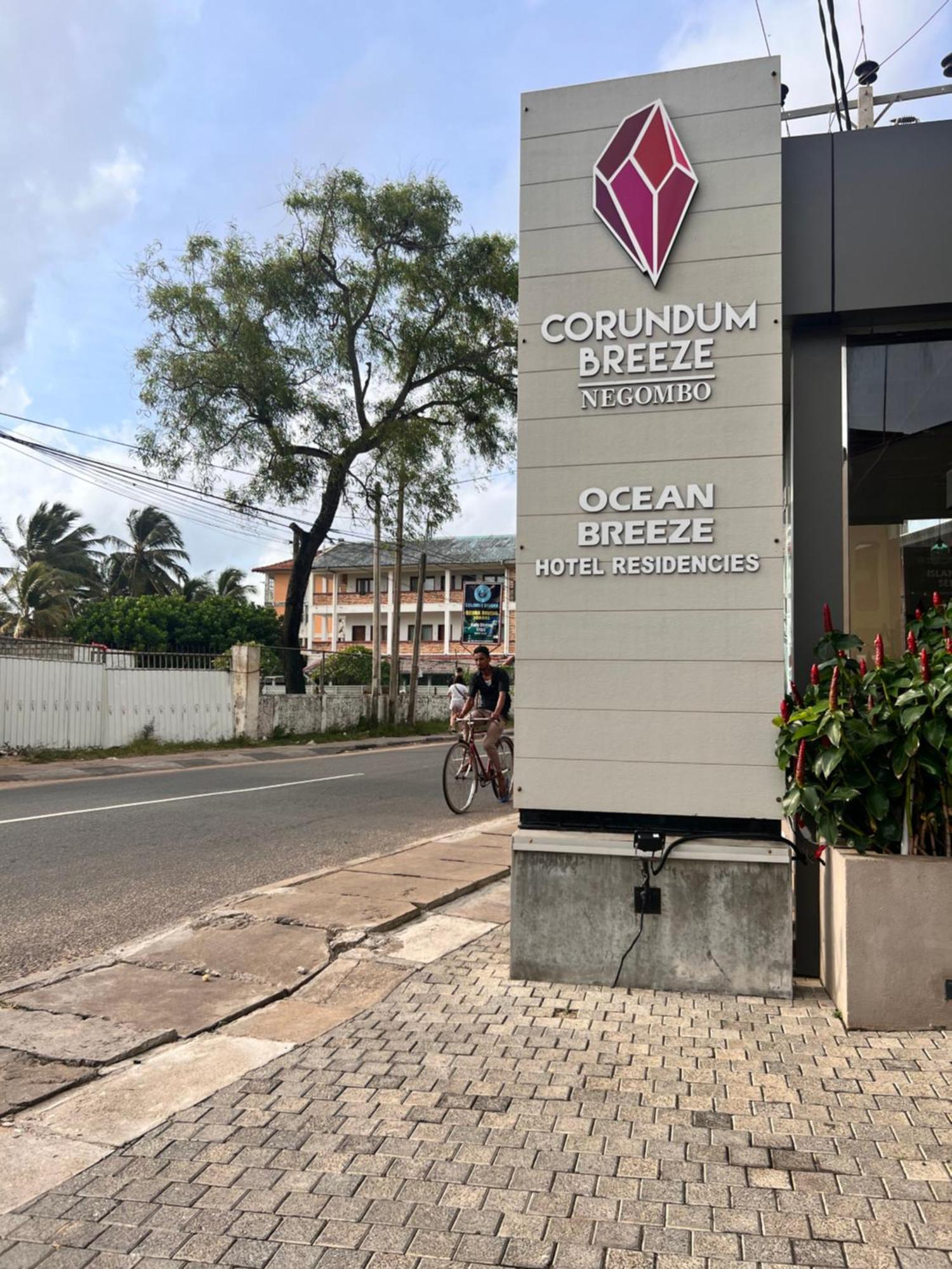 Ocean Breeze Negombo- Tidesend Luxury Beach Apartments Kültér fotó