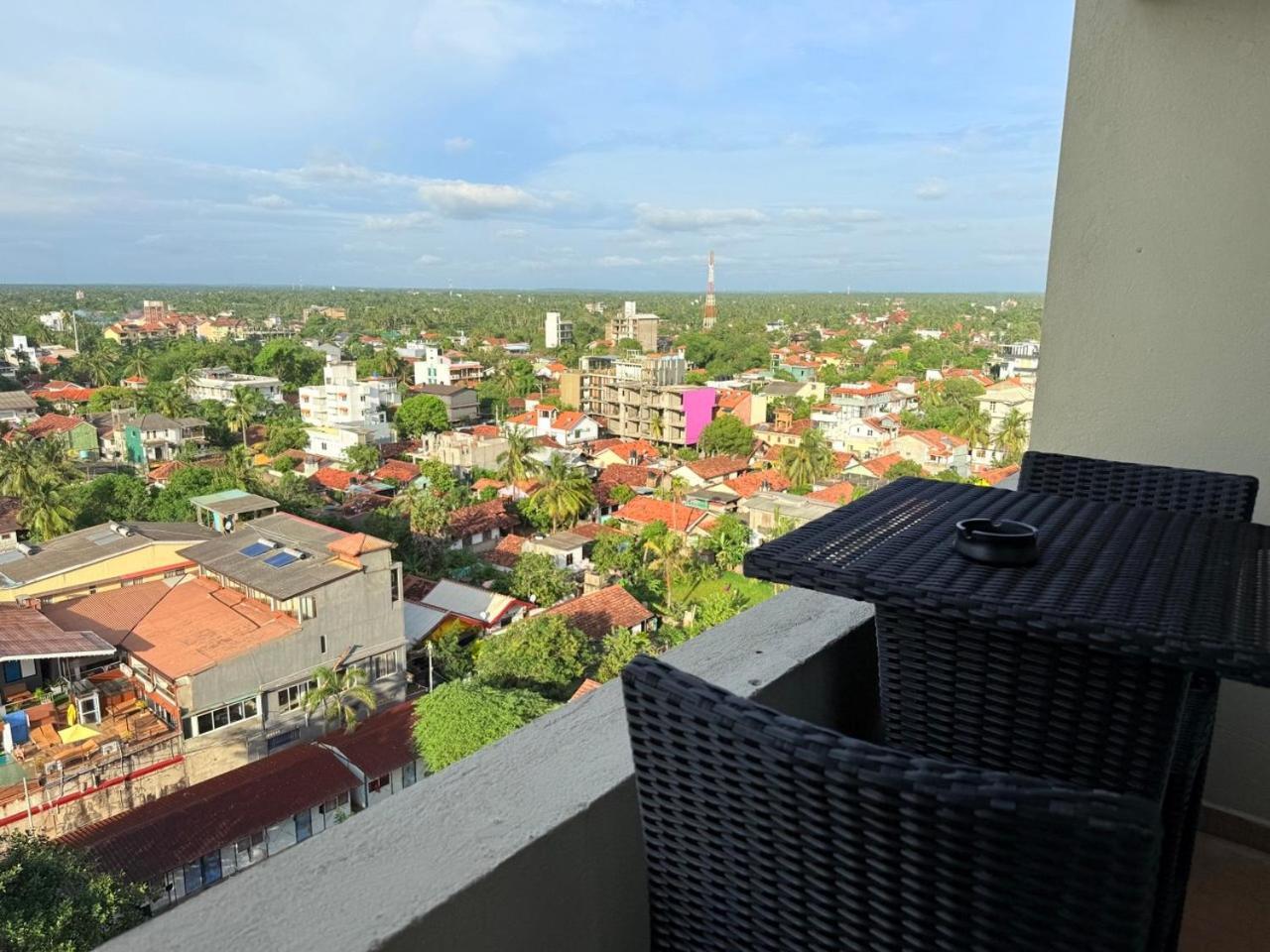 Ocean Breeze Negombo- Tidesend Luxury Beach Apartments Kültér fotó