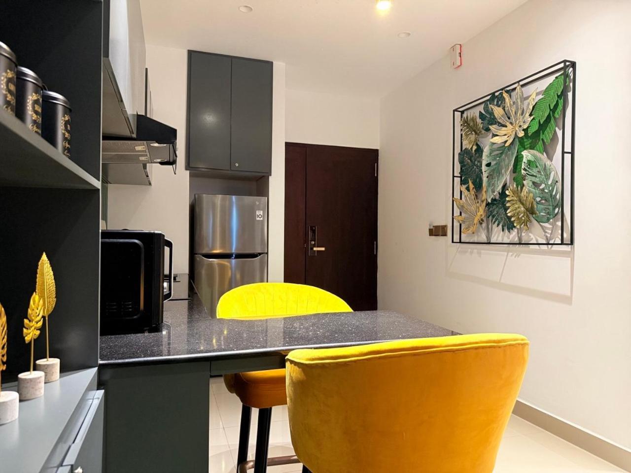 Ocean Breeze Negombo- Tidesend Luxury Beach Apartments Kültér fotó