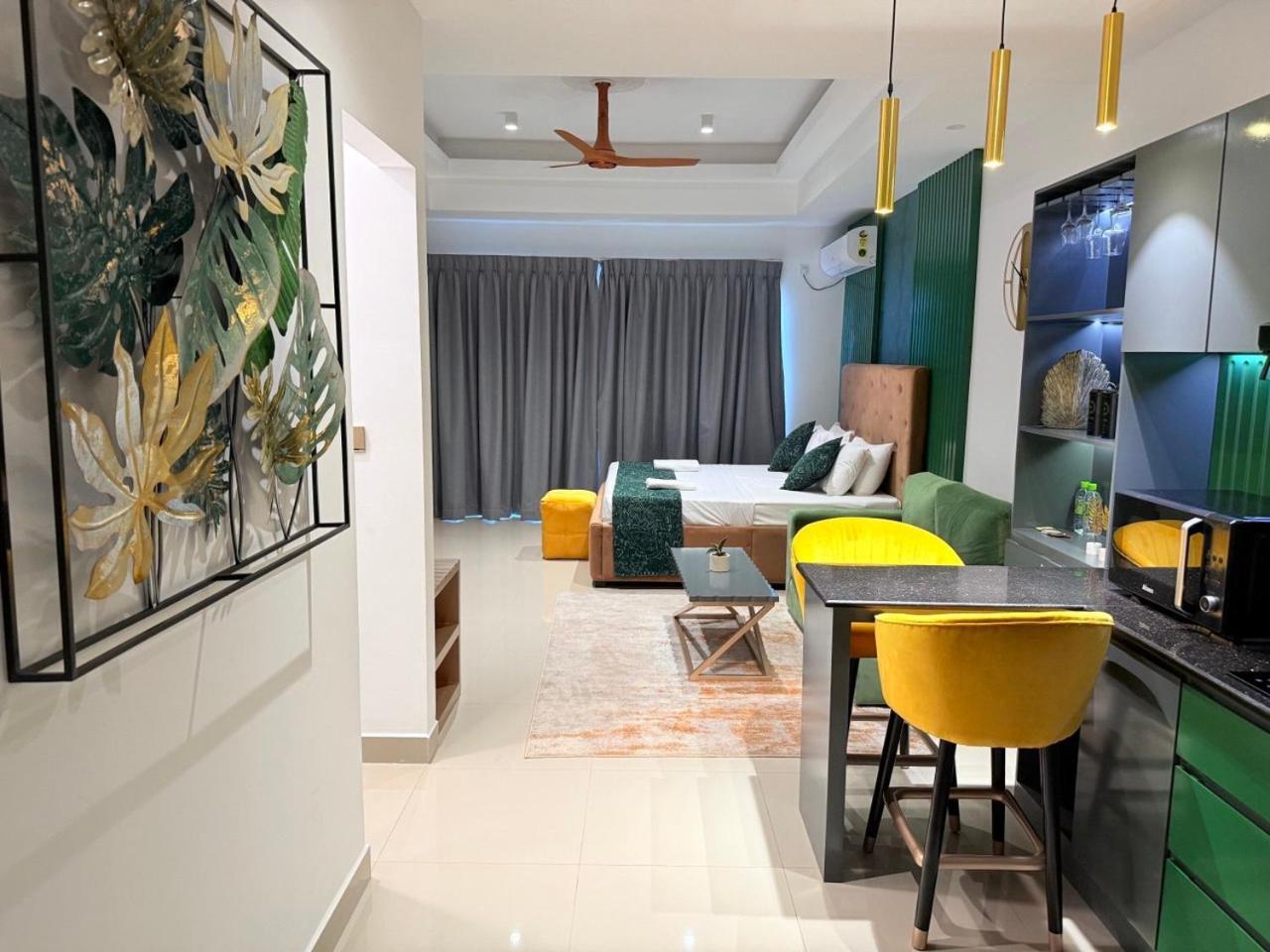 Ocean Breeze Negombo- Tidesend Luxury Beach Apartments Kültér fotó