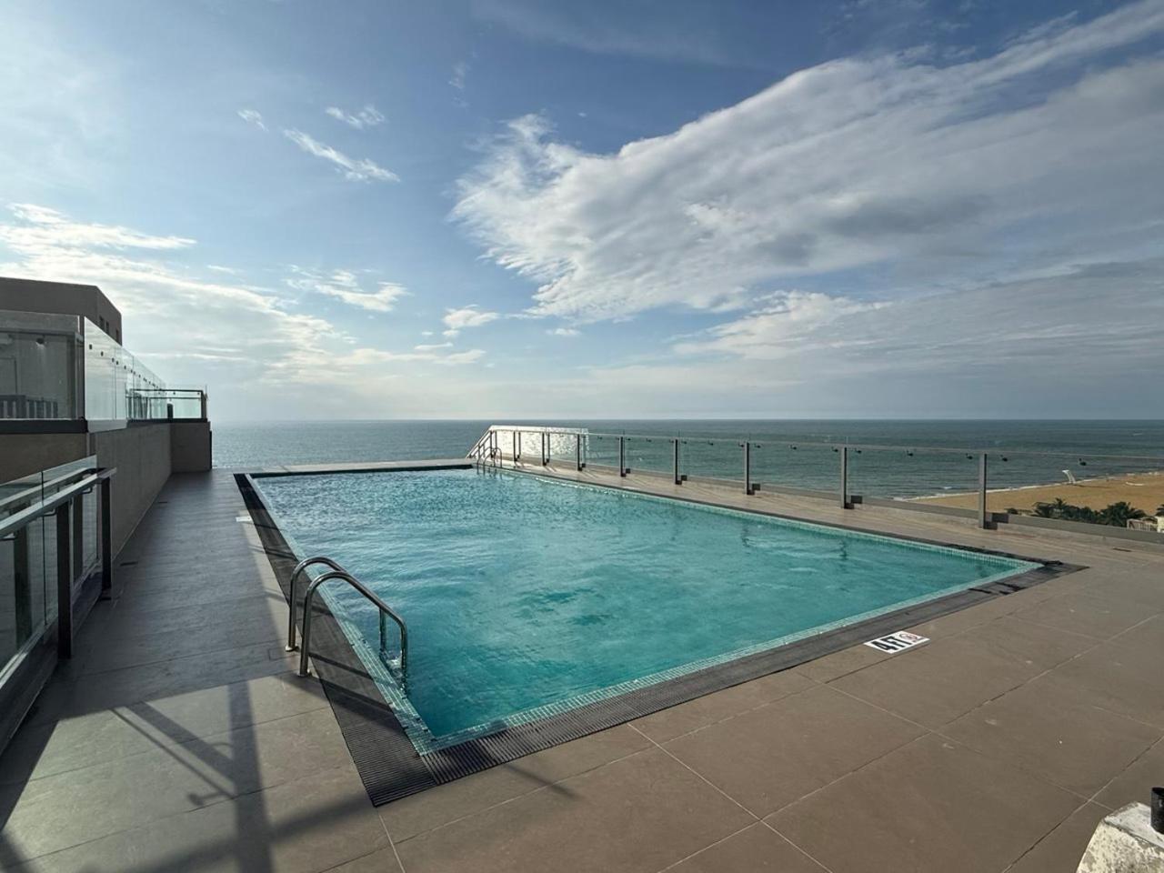 Ocean Breeze Negombo- Tidesend Luxury Beach Apartments Kültér fotó