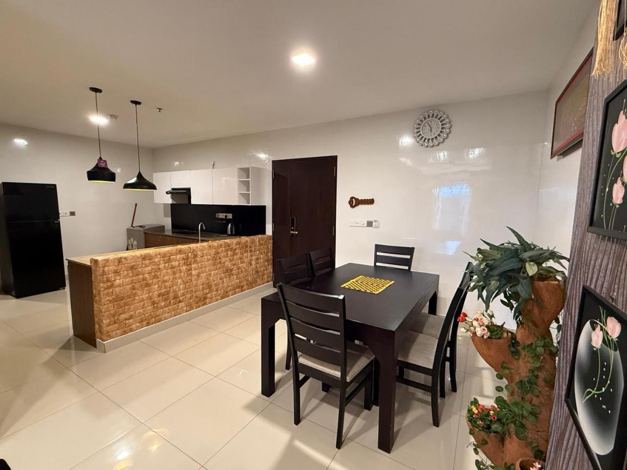 Ocean Breeze Negombo- Tidesend Luxury Beach Apartments Kültér fotó