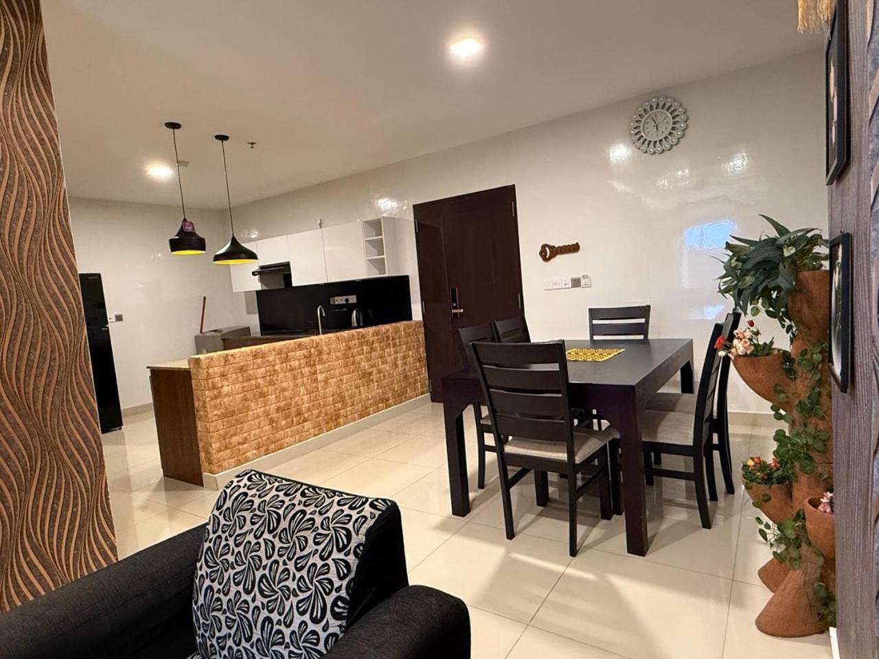 Ocean Breeze Negombo- Tidesend Luxury Beach Apartments Kültér fotó
