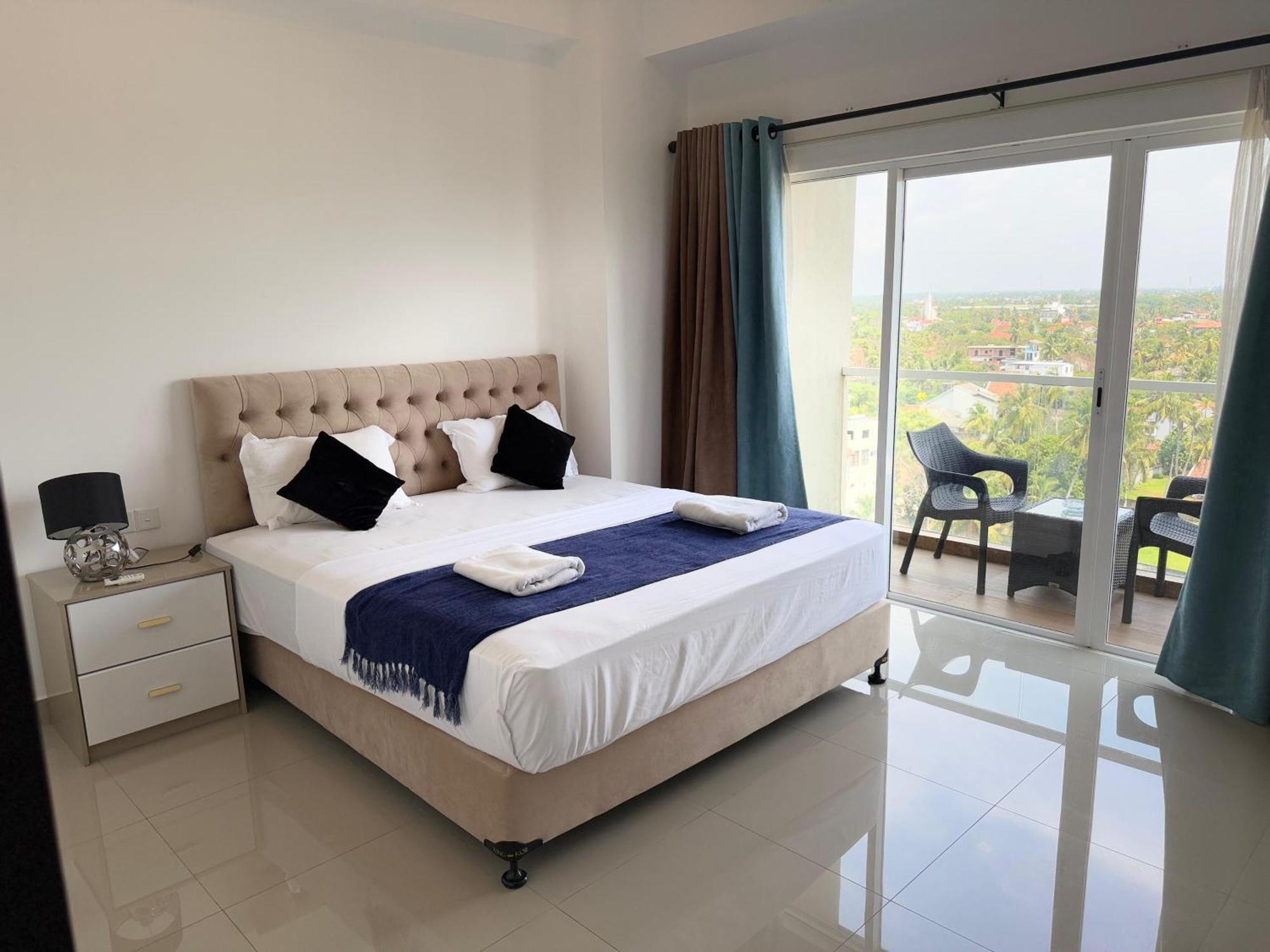 Ocean Breeze Negombo- Tidesend Luxury Beach Apartments Kültér fotó