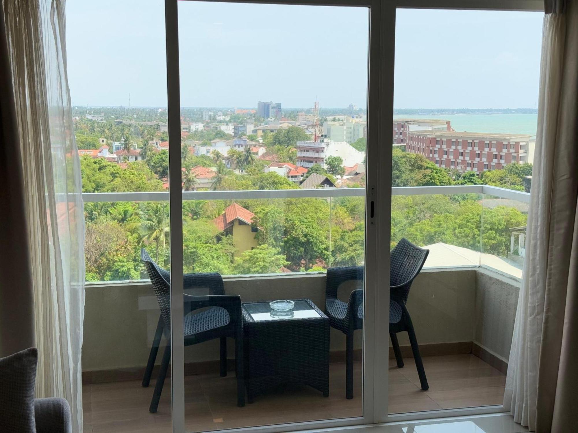 Ocean Breeze Negombo- Tidesend Luxury Beach Apartments Kültér fotó