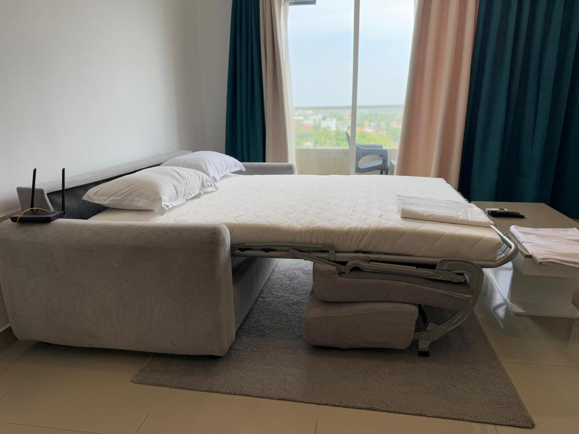 Ocean Breeze Negombo- Tidesend Luxury Beach Apartments Kültér fotó