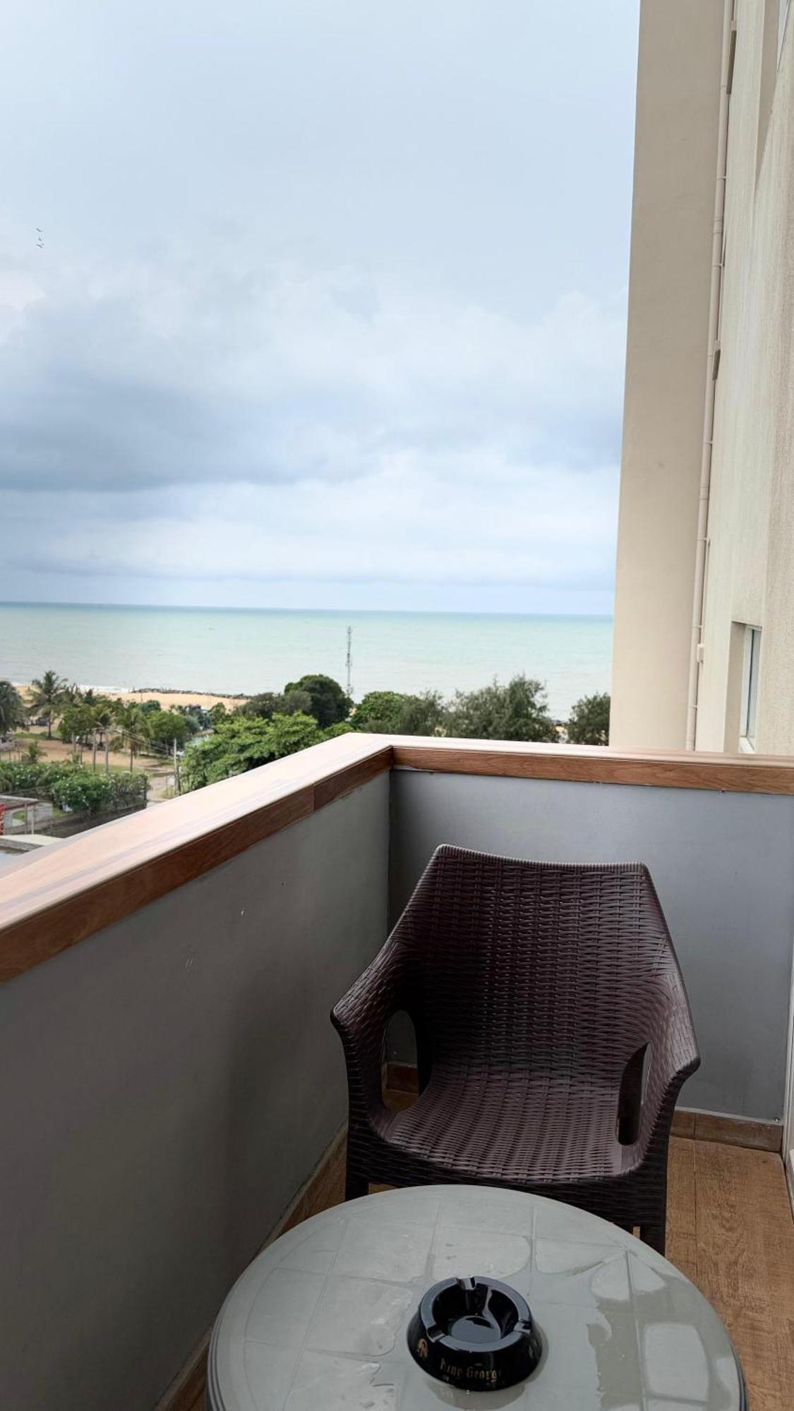 Ocean Breeze Negombo- Tidesend Luxury Beach Apartments Kültér fotó
