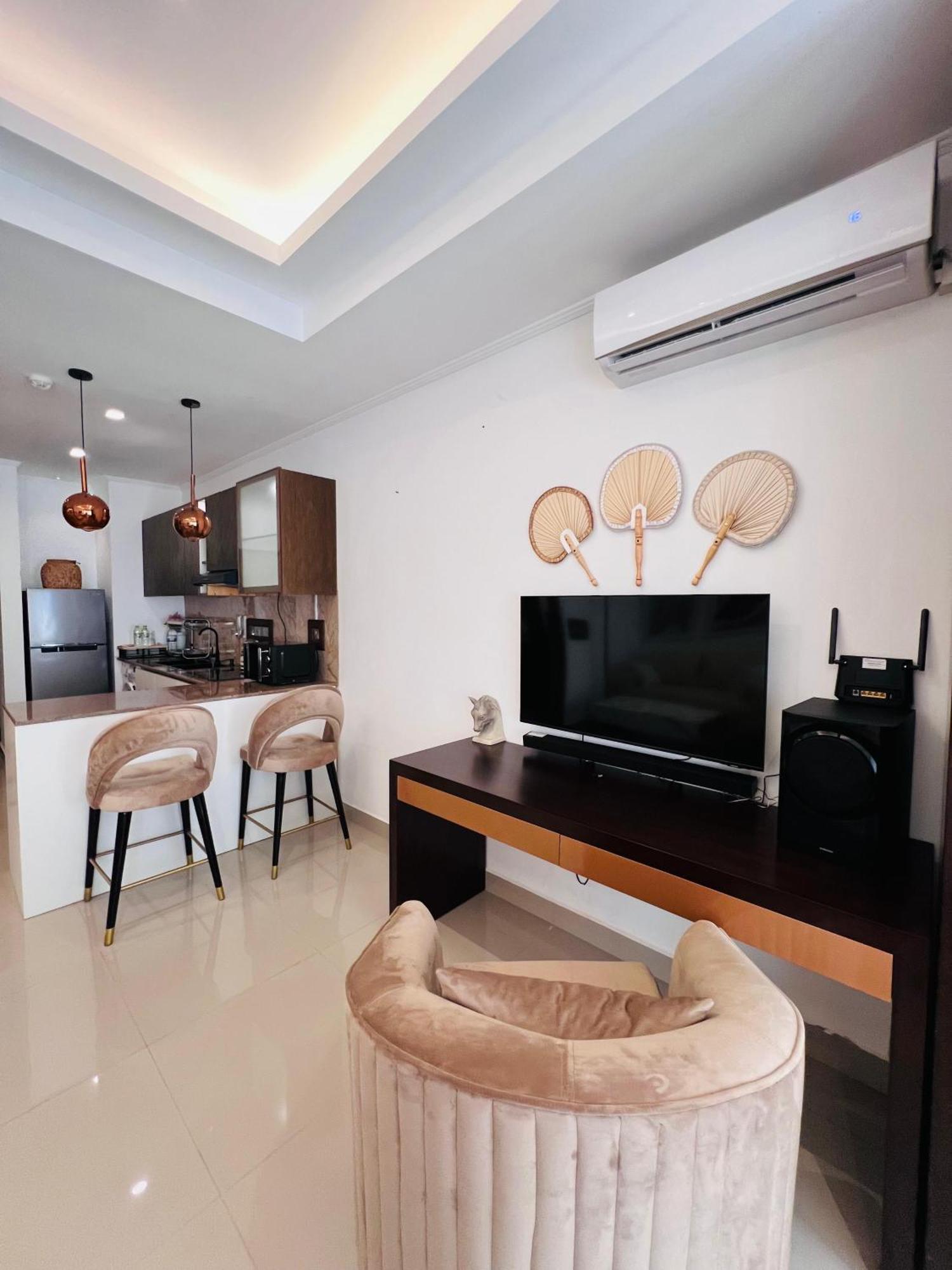 Ocean Breeze Negombo- Tidesend Luxury Beach Apartments Kültér fotó