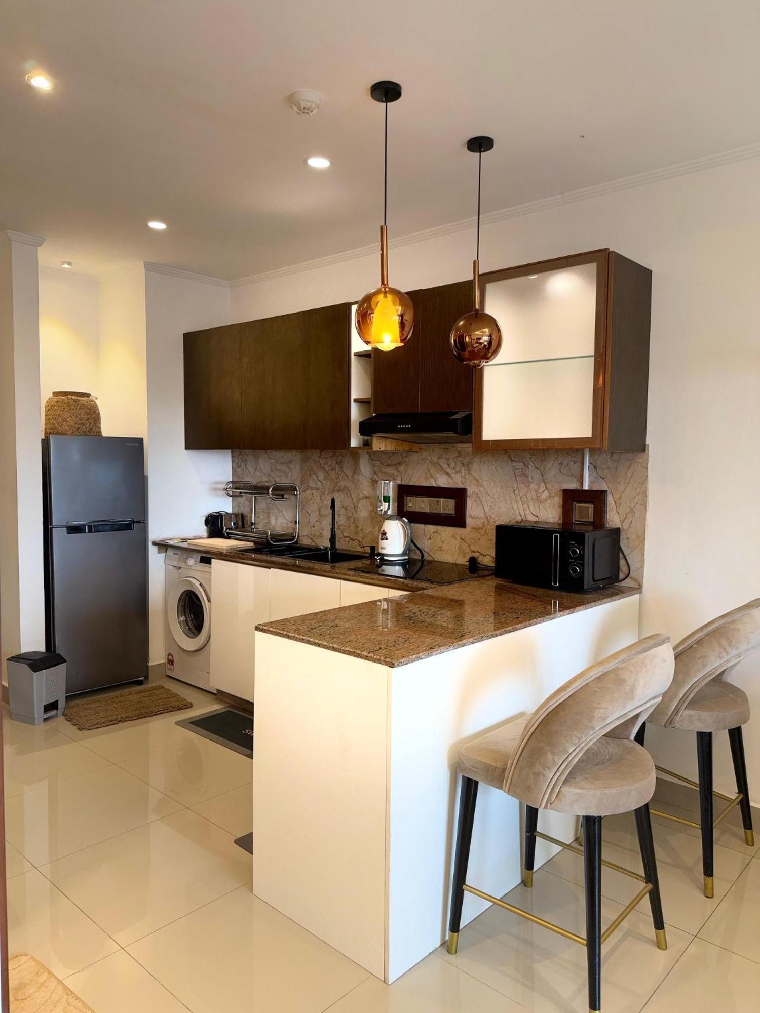 Ocean Breeze Negombo- Tidesend Luxury Beach Apartments Kültér fotó