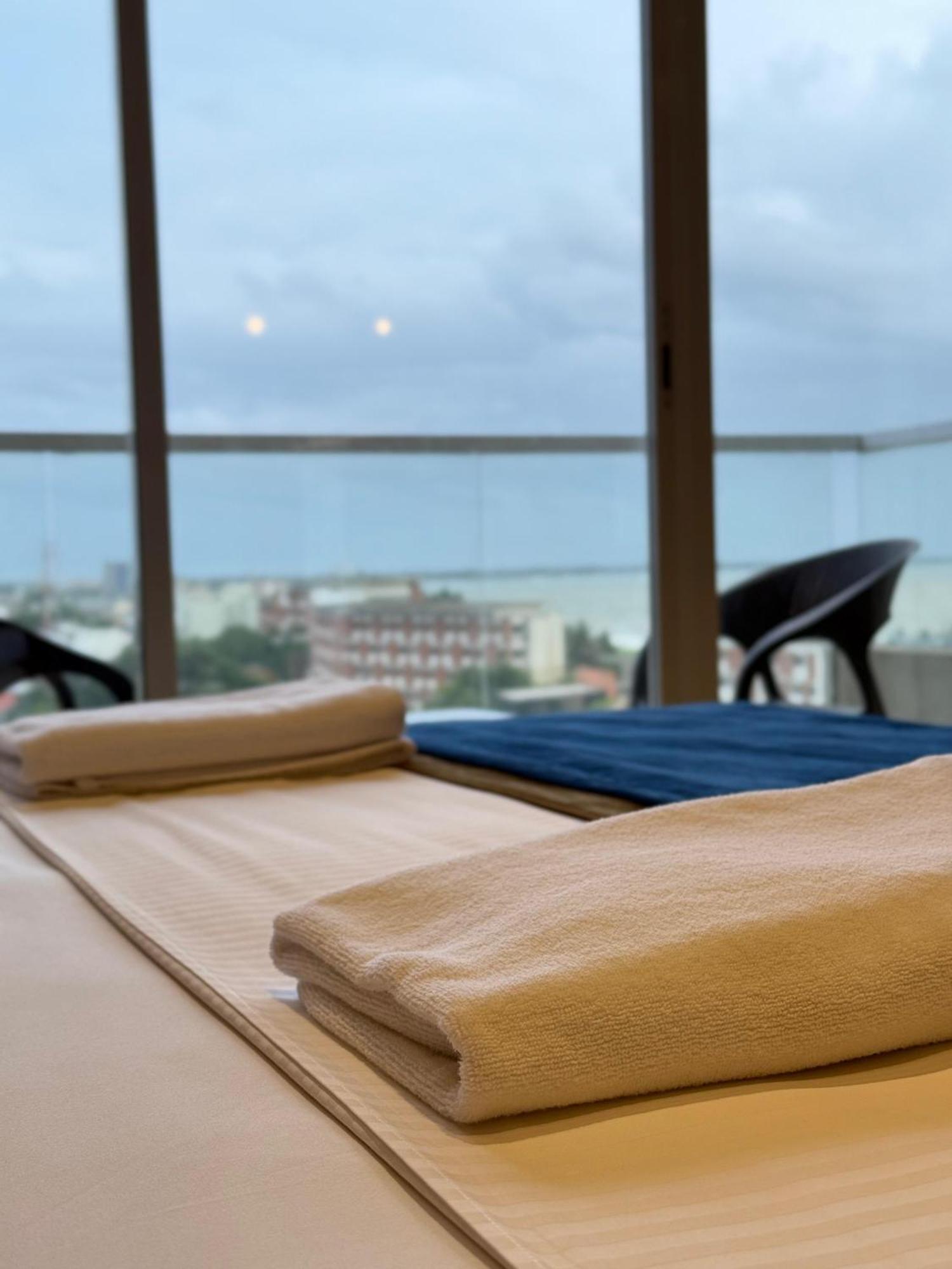 Ocean Breeze Negombo- Tidesend Luxury Beach Apartments Kültér fotó