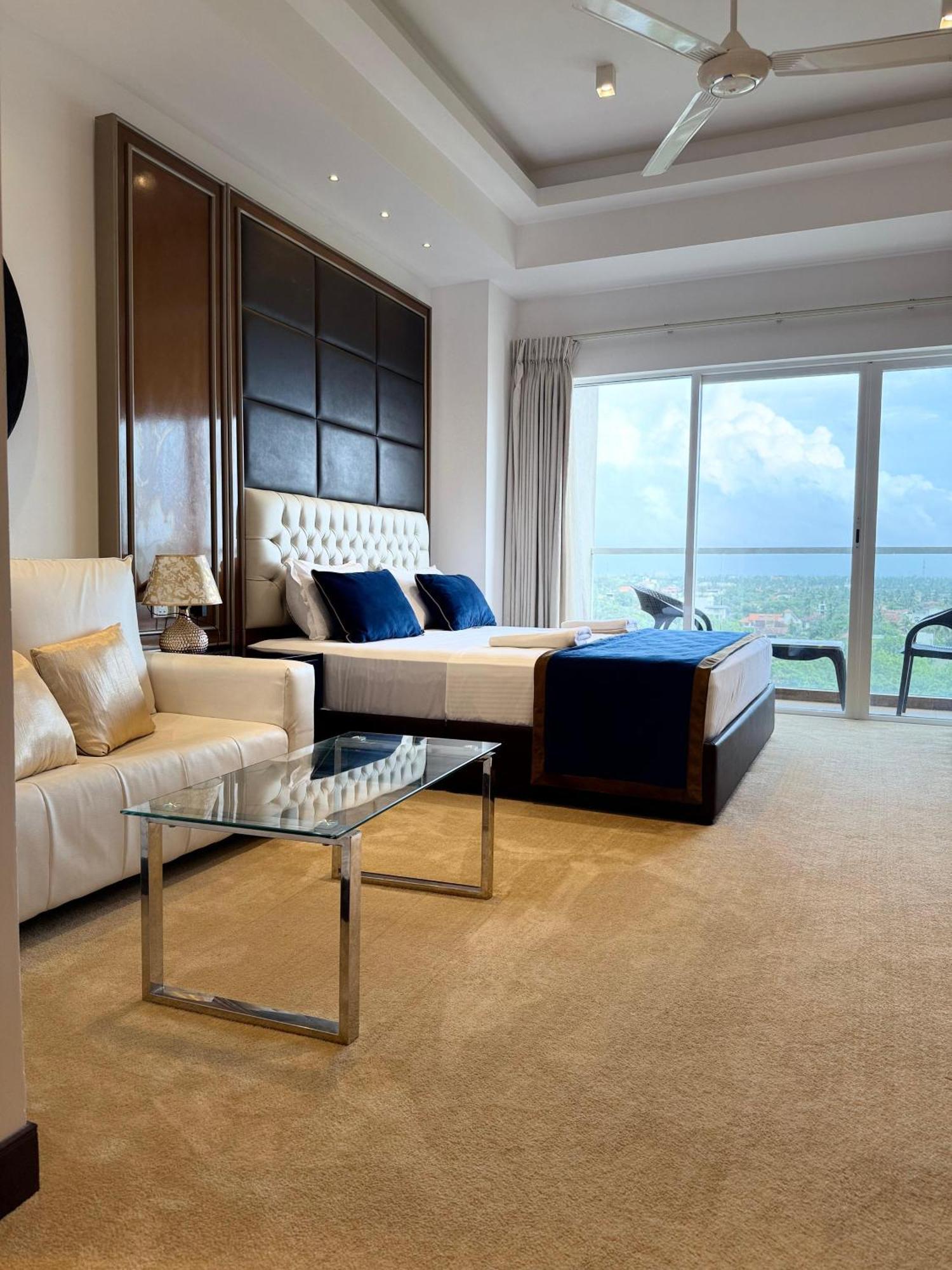 Ocean Breeze Negombo- Tidesend Luxury Beach Apartments Kültér fotó