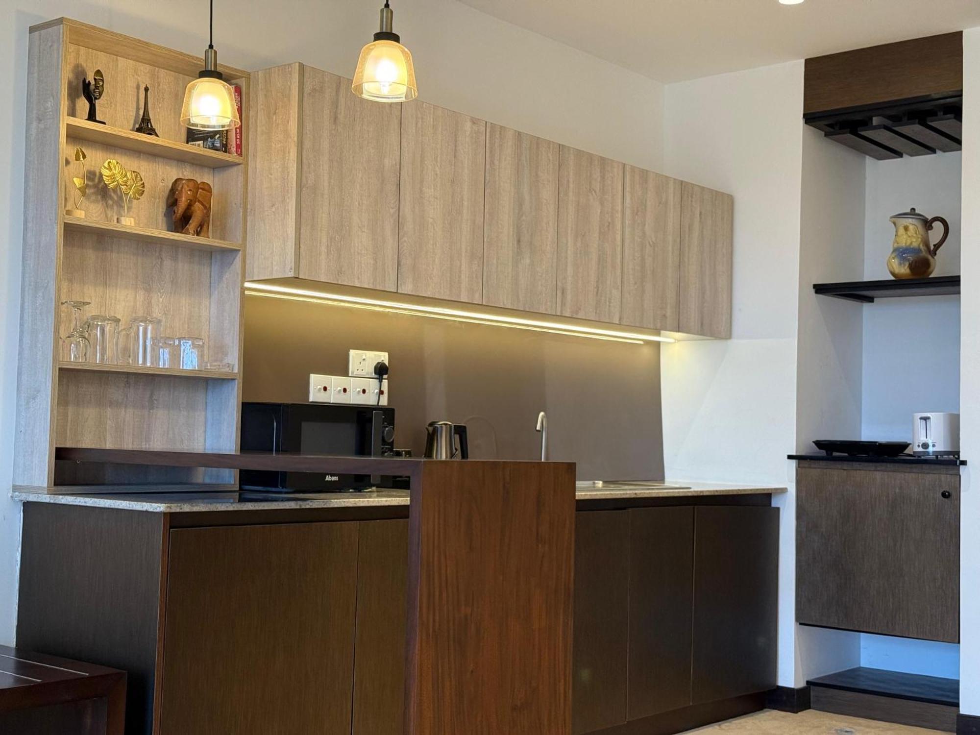 Ocean Breeze Negombo- Tidesend Luxury Beach Apartments Kültér fotó