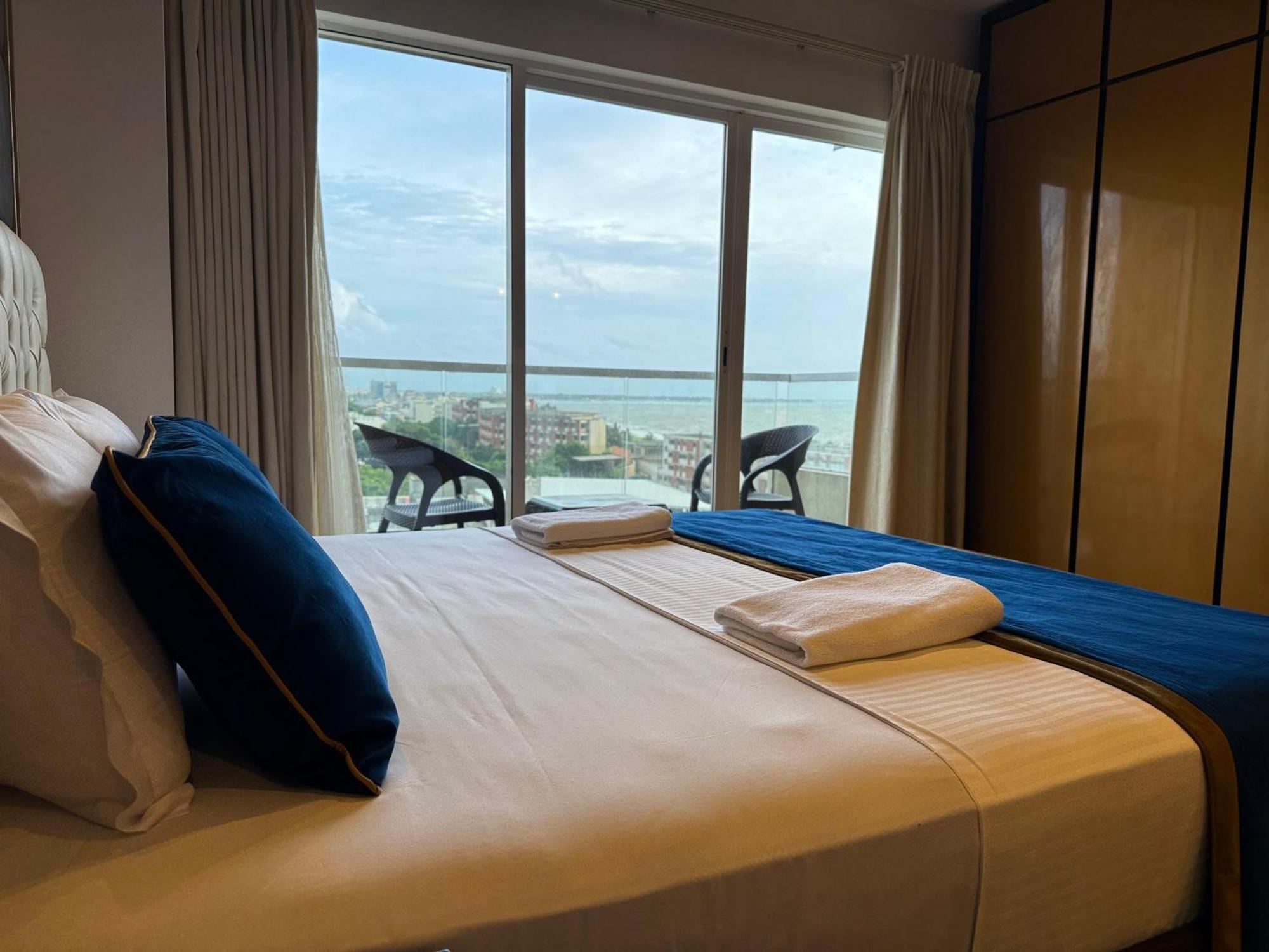 Ocean Breeze Negombo- Tidesend Luxury Beach Apartments Kültér fotó