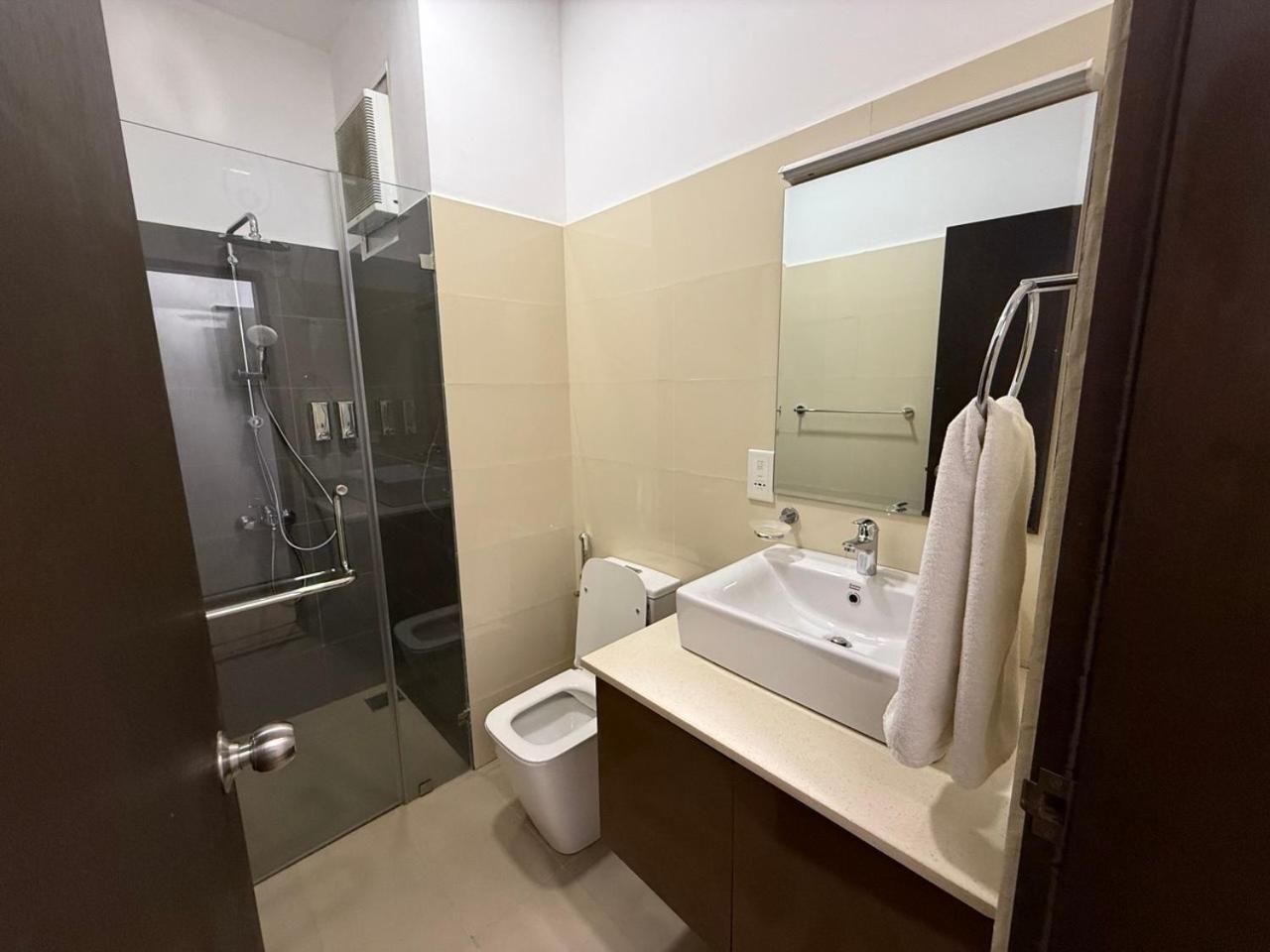 Ocean Breeze Negombo- Tidesend Luxury Beach Apartments Szoba fotó